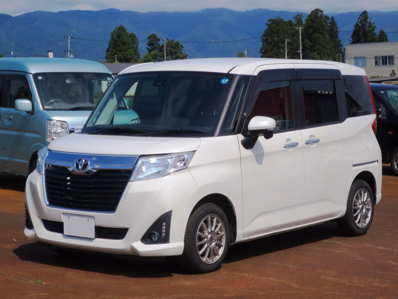 TOYOTA ROOMY