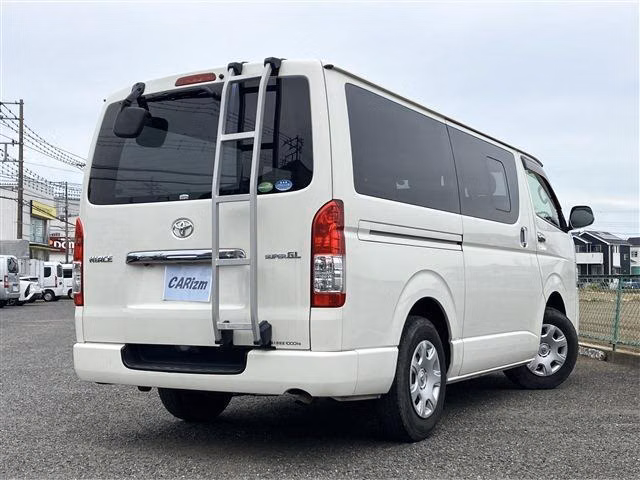 TOYOTA REGIUS ACE