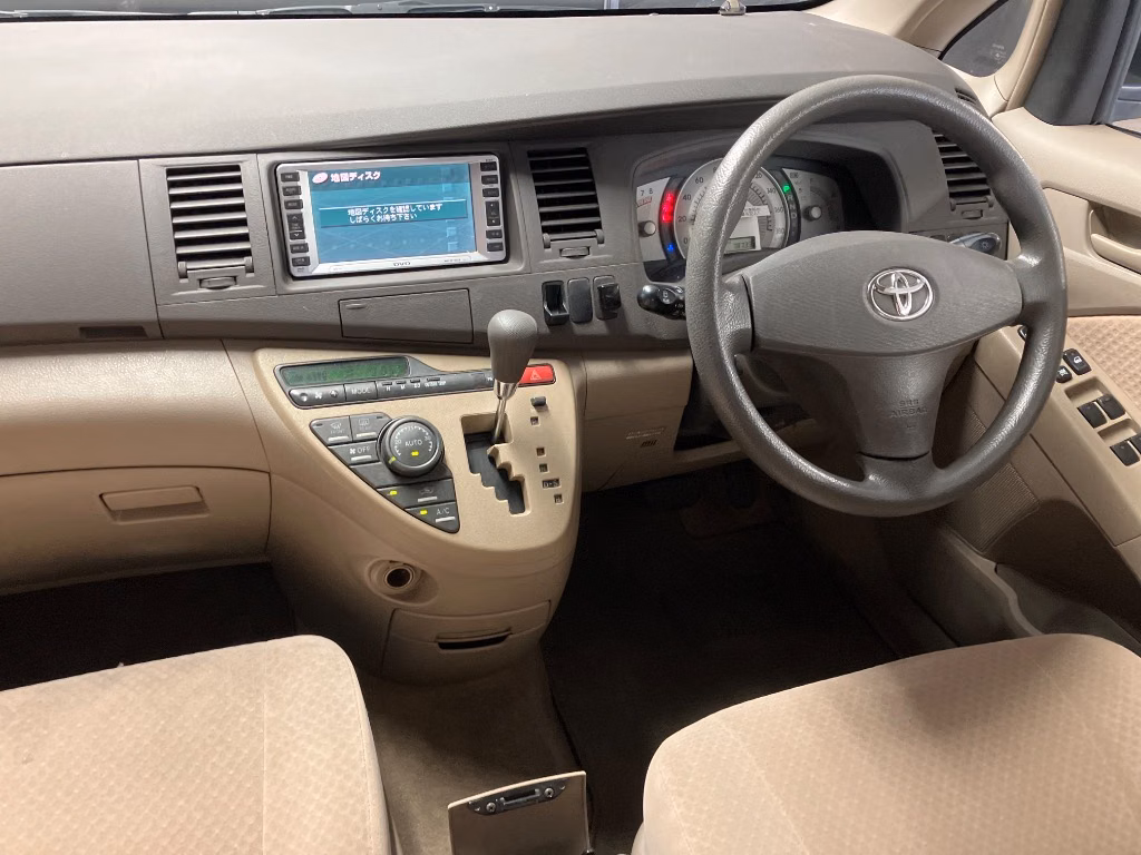 TOYOTA ISIS