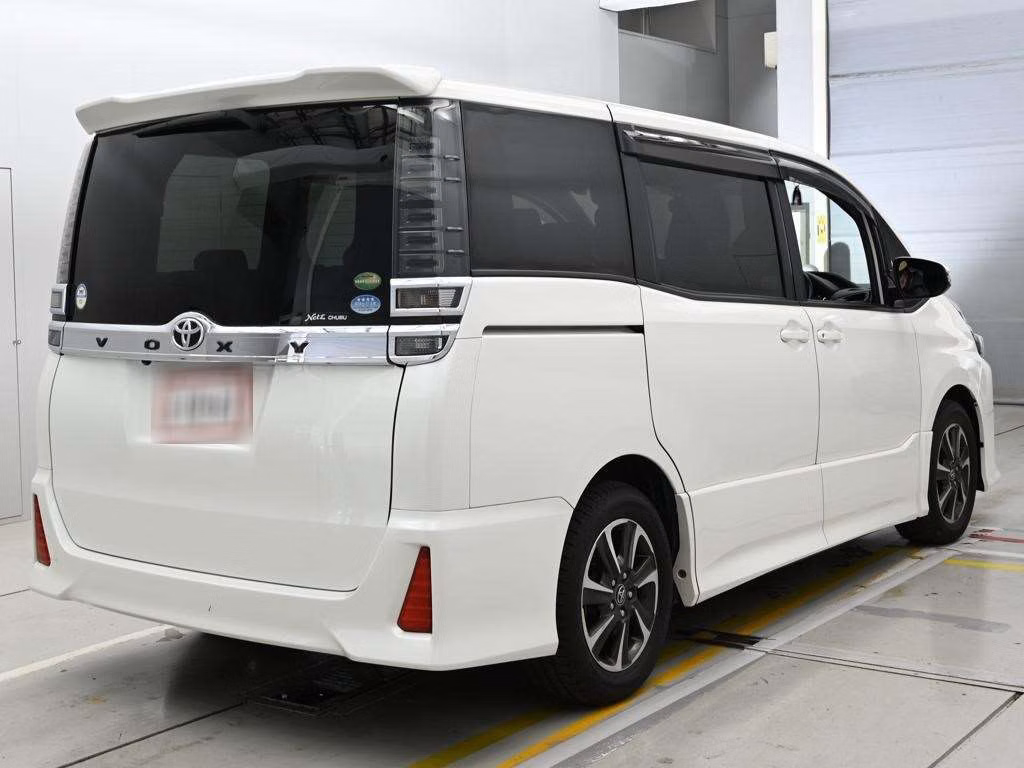 TOYOTA VOXY