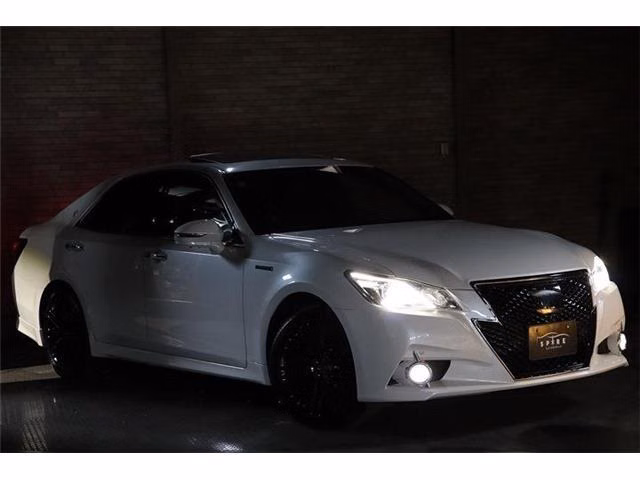 TOYOTA CROWN