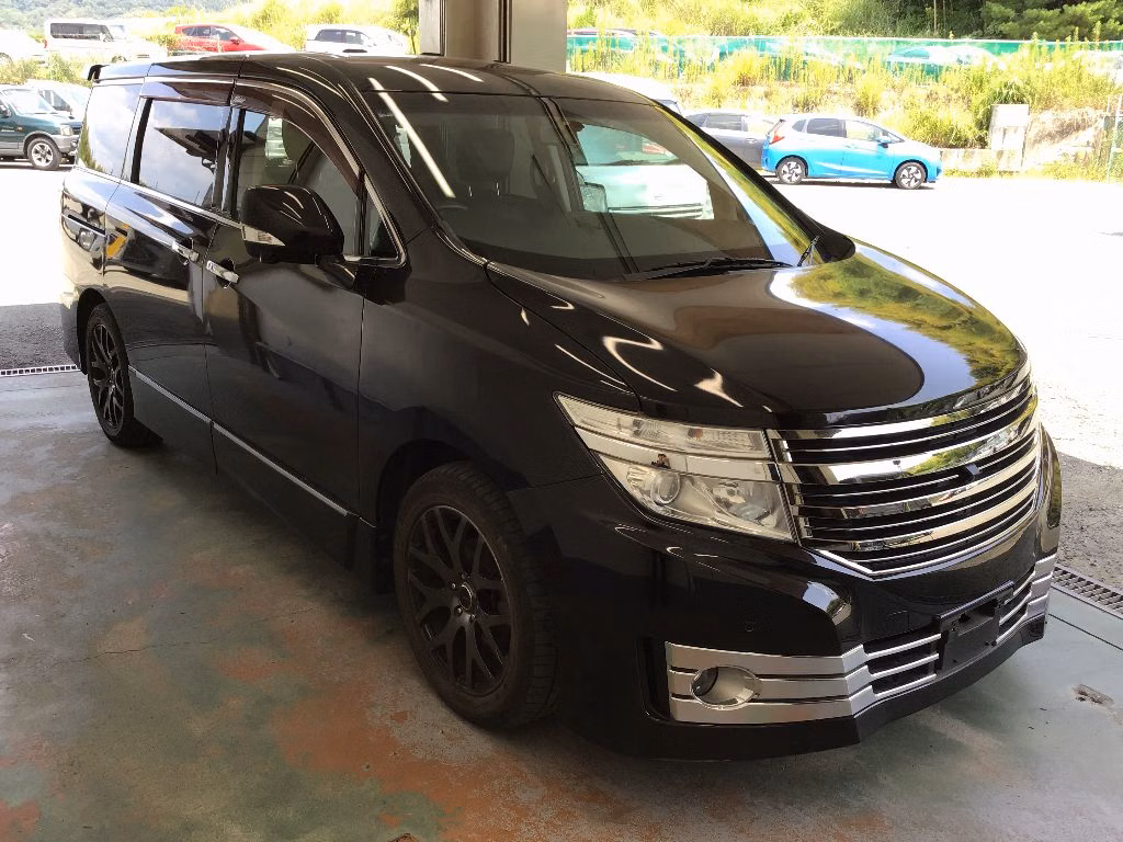 NISSAN ELGRAND