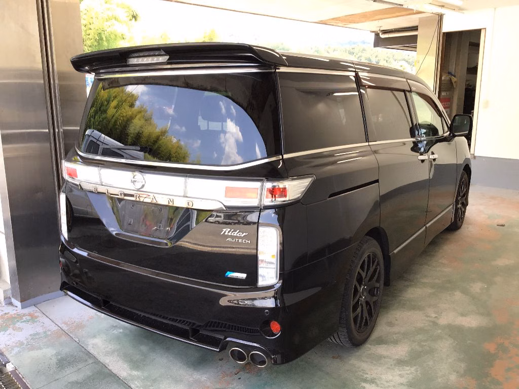 NISSAN ELGRAND