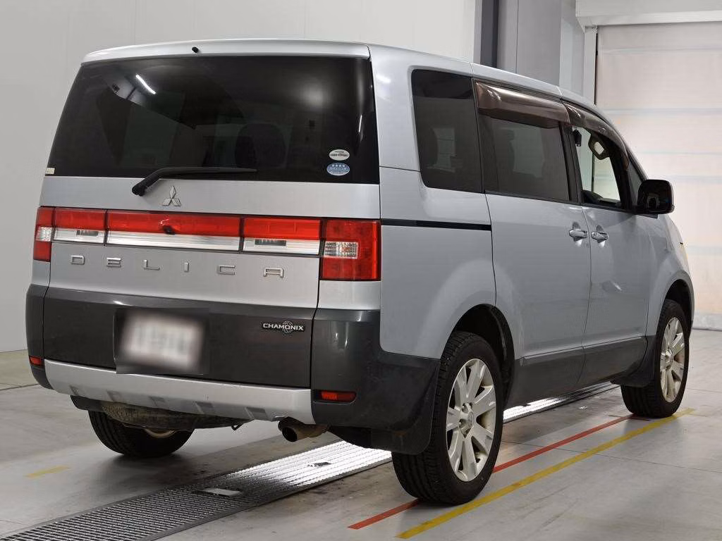 MITSUBISHI DELICA D:5