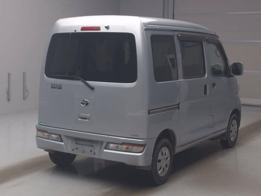 TOYOTA PIXIS VAN