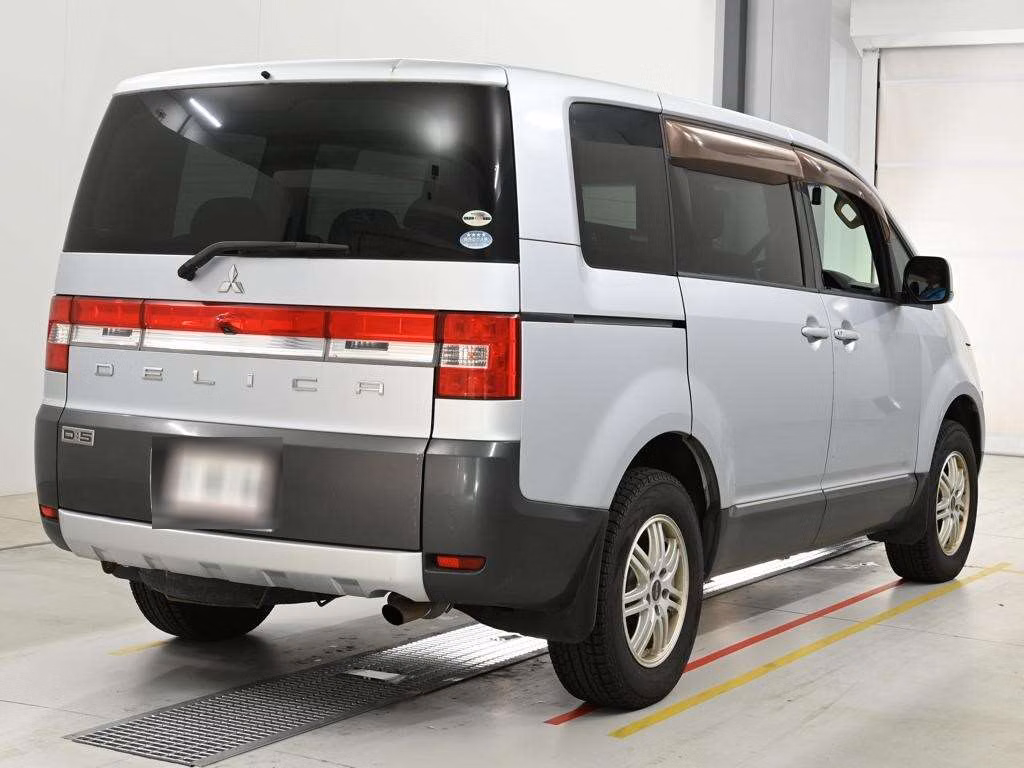MITSUBISHI DELICA D:5