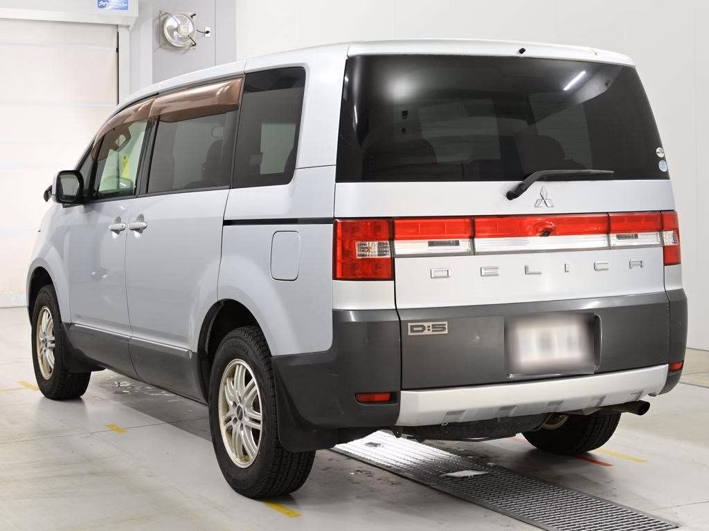 MITSUBISHI DELICA D:5