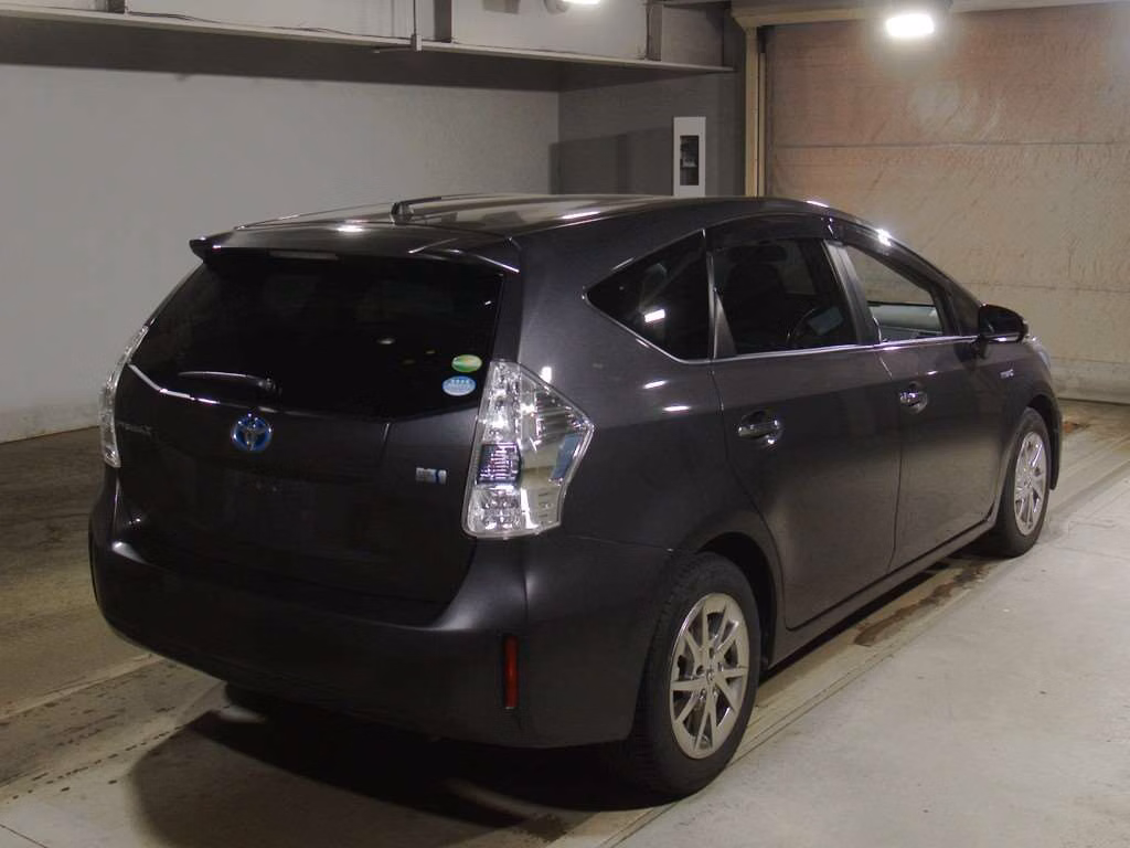 TOYOTA PRIUS ALPHA