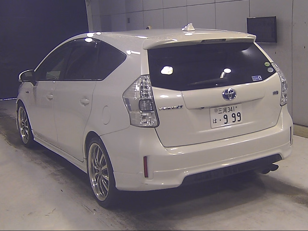 TOYOTA PRIUS ALPHA