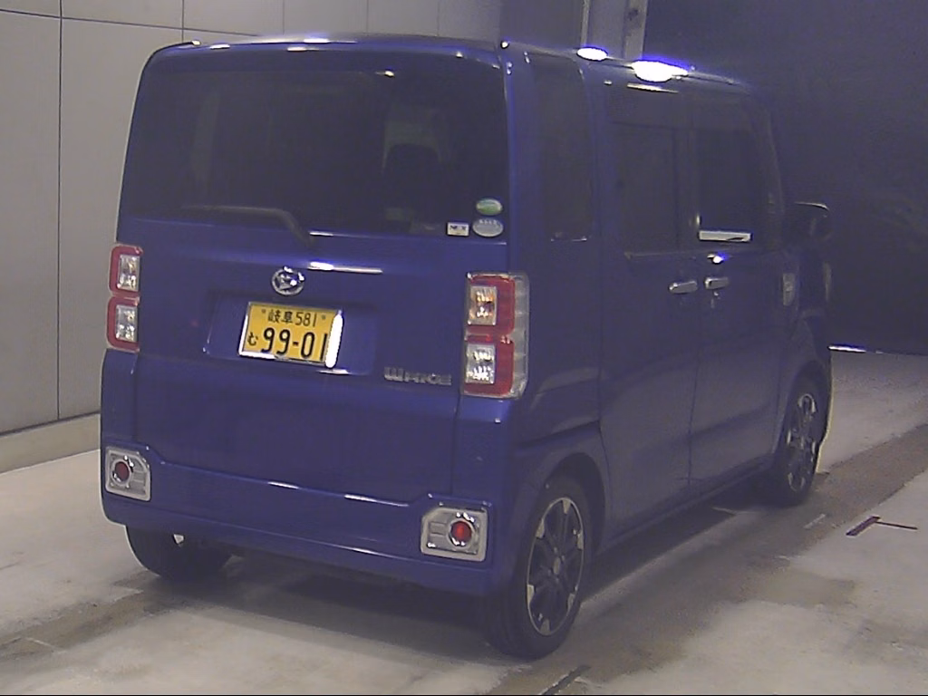 DAIHATSU WAKE