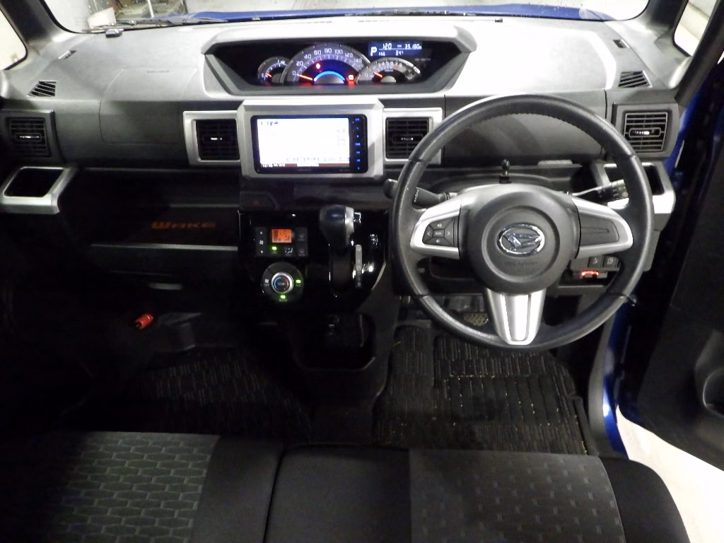 DAIHATSU WAKE