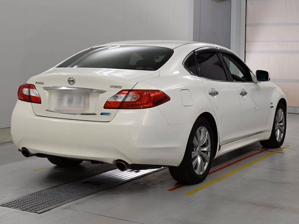 NISSAN FUGA