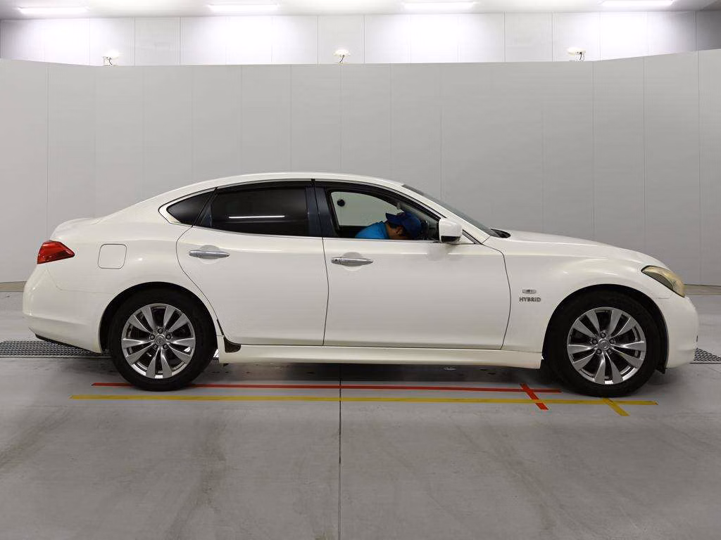 NISSAN FUGA