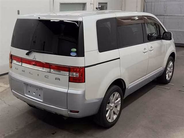 MITSUBISHI DELICA D:5