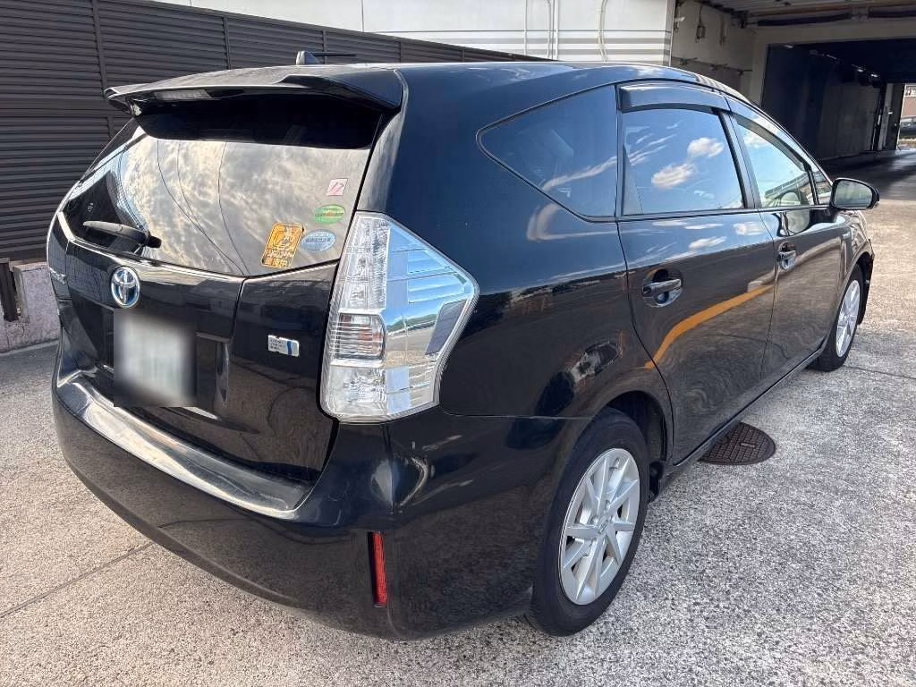 TOYOTA PRIUS ALPHA