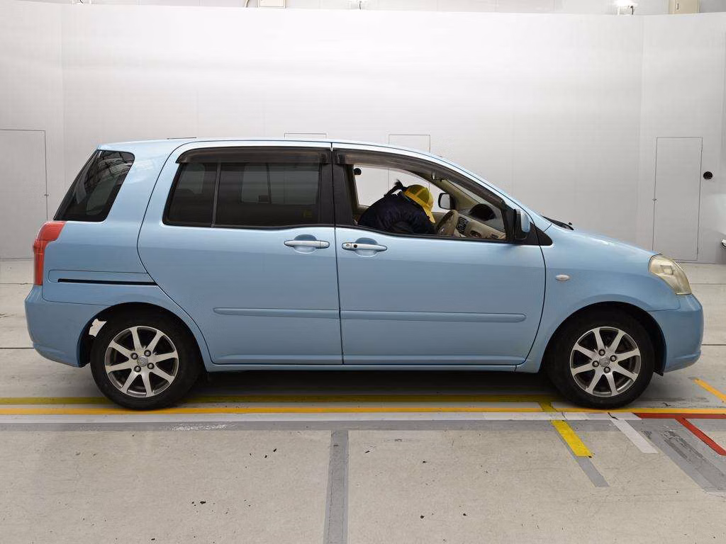 TOYOTA RAUM