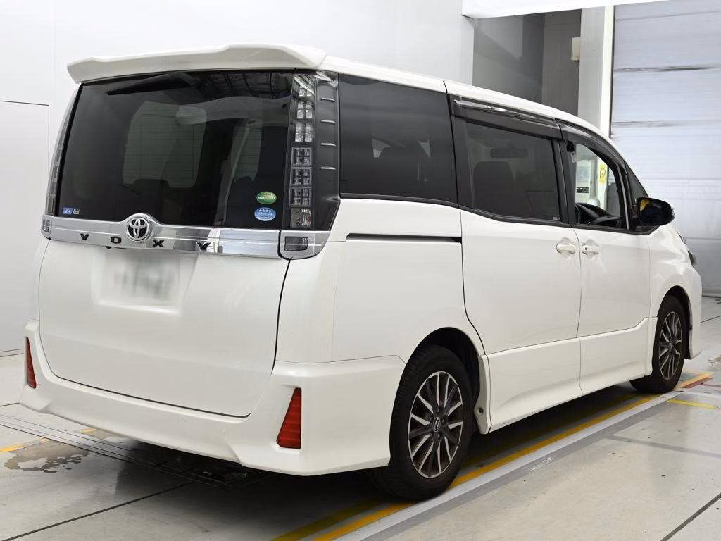 TOYOTA VOXY