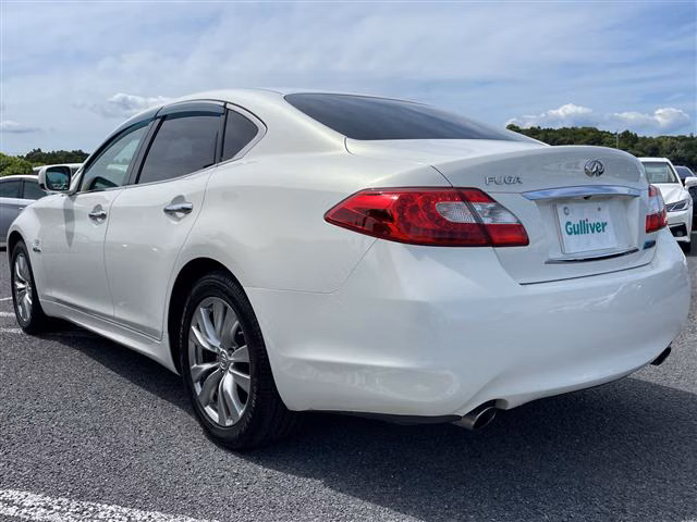 NISSAN FUGA