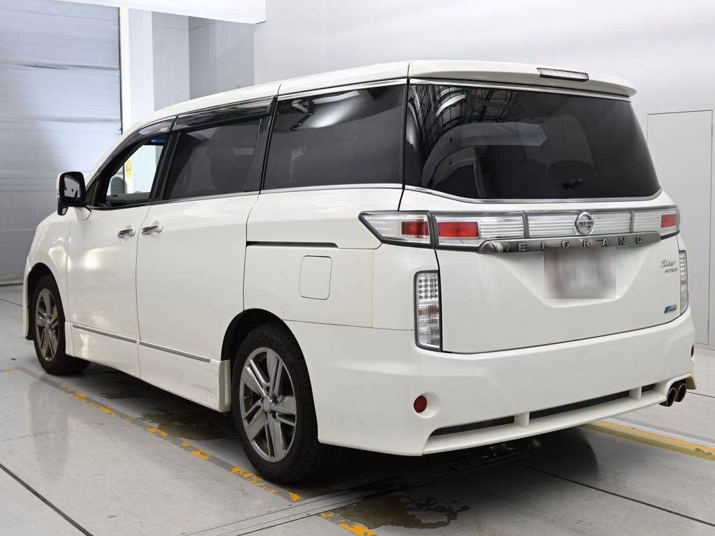 NISSAN ELGRAND
