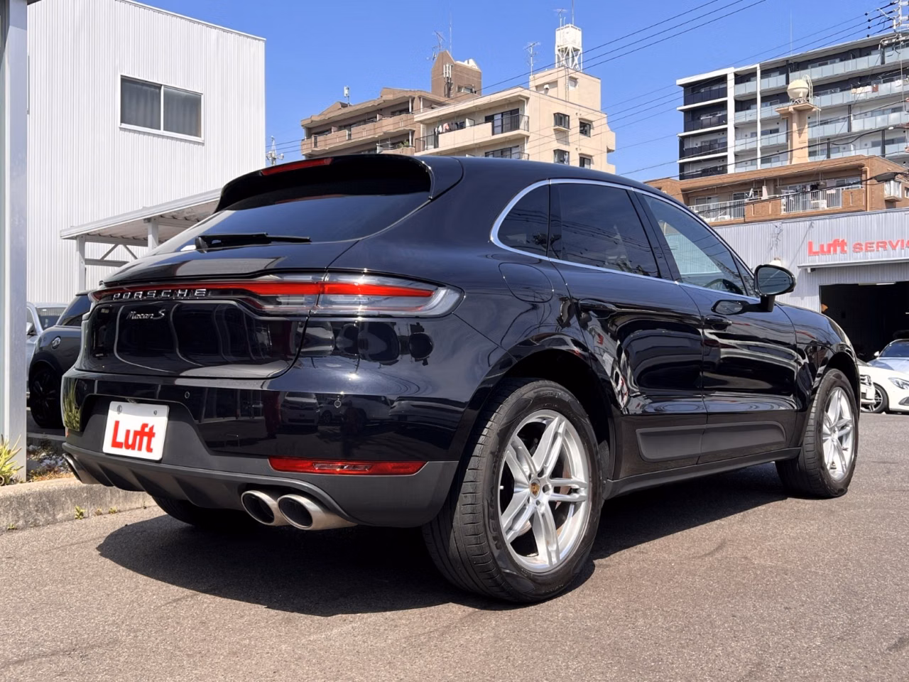 PORSCHE MACAN