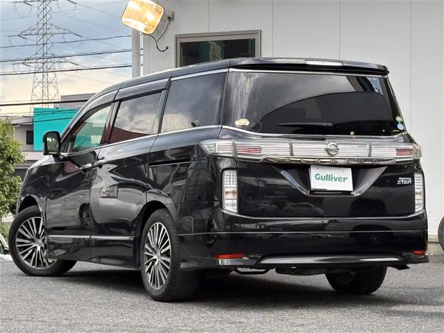 NISSAN ELGRAND