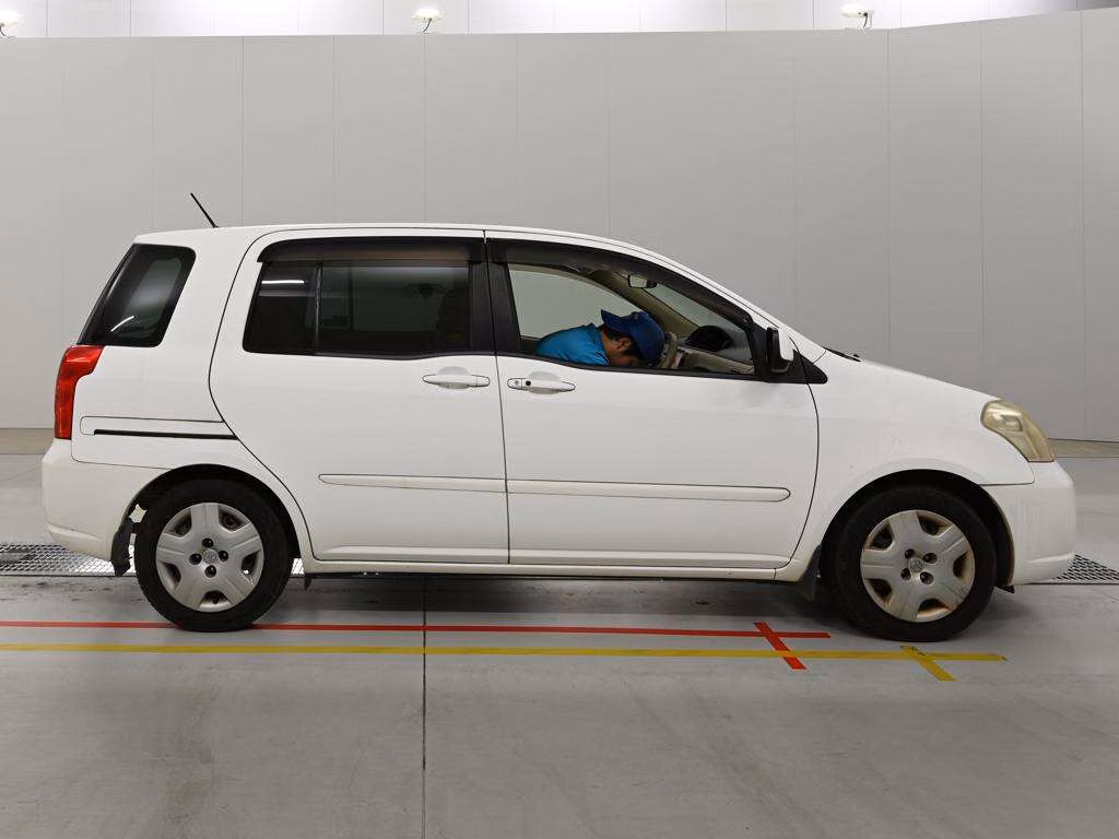 TOYOTA RAUM