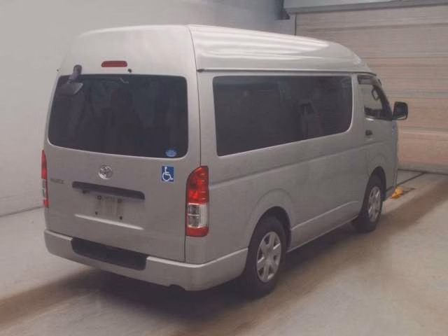 TOYOTA REGIUS ACE