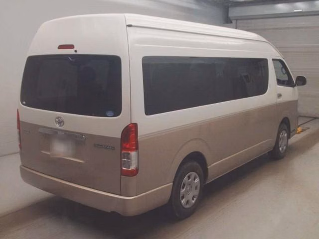 TOYOTA HIACE