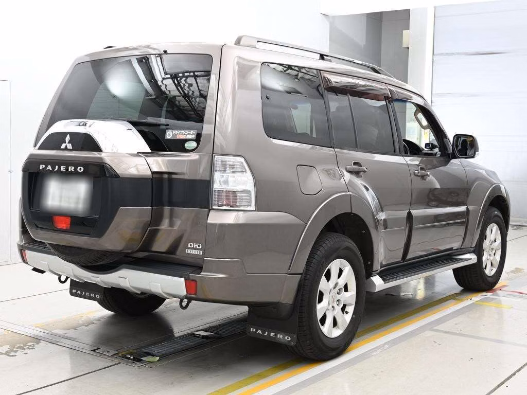 MITSUBISHI PAJERO