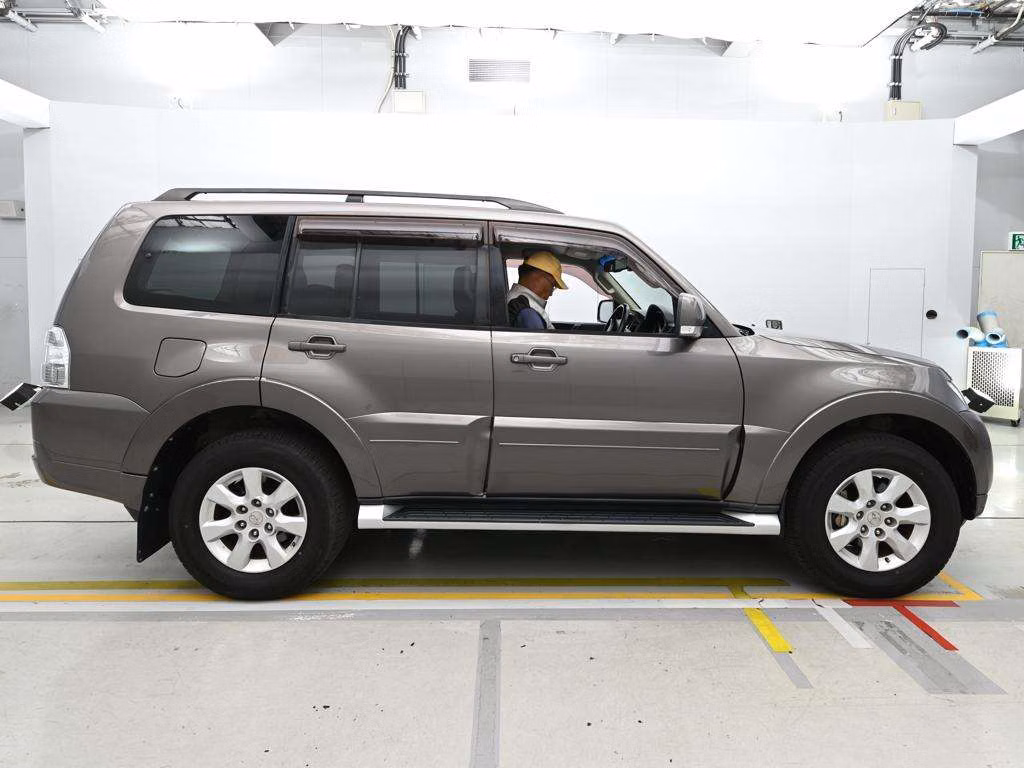 MITSUBISHI PAJERO