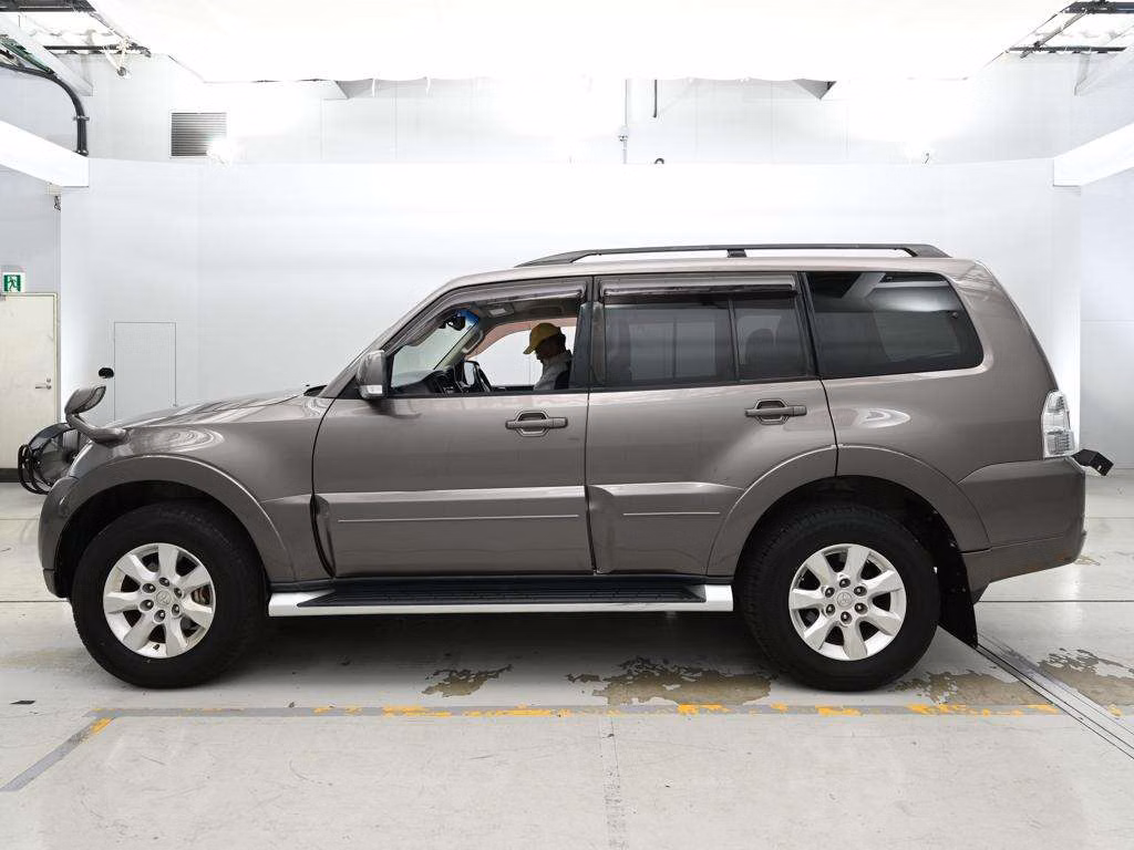 MITSUBISHI PAJERO