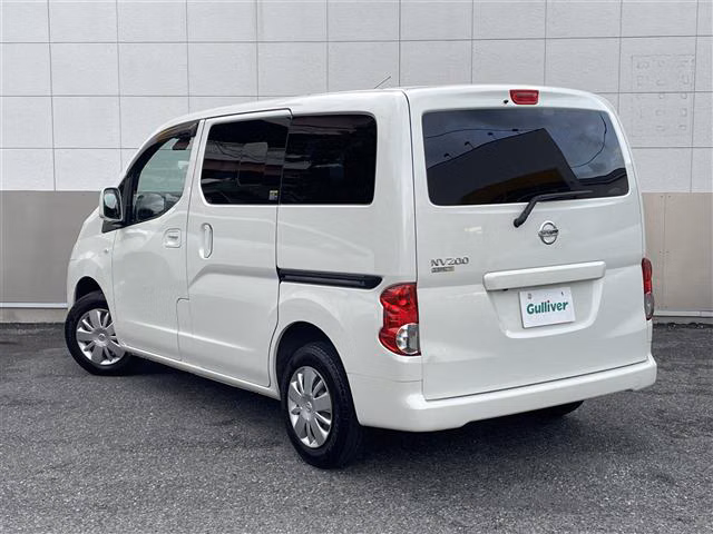 NISSAN NV200