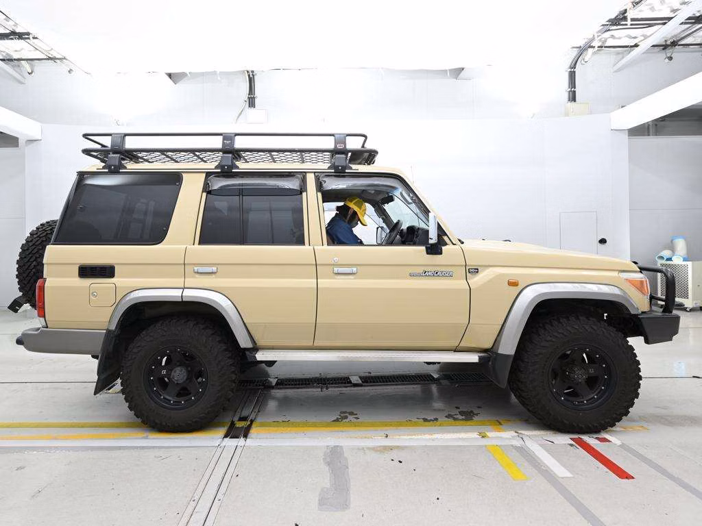TOYOTA LAND CRUISER