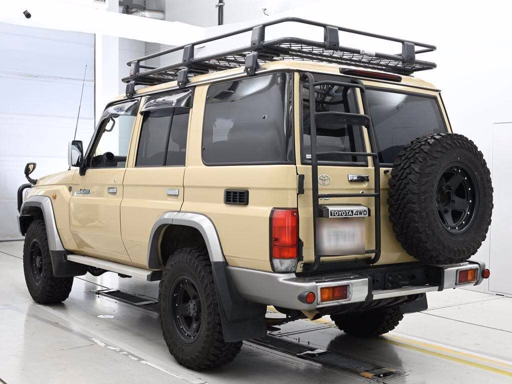 TOYOTA LAND CRUISER