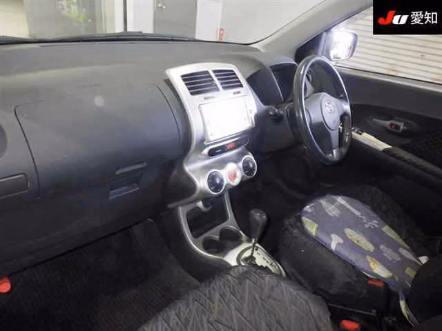 TOYOTA IST