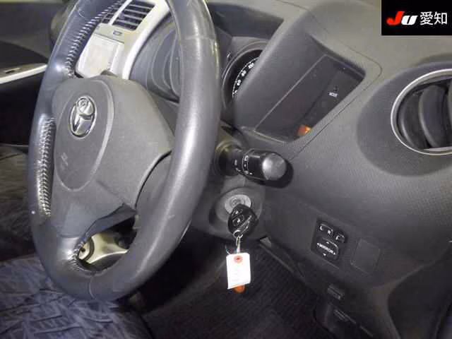 TOYOTA IST