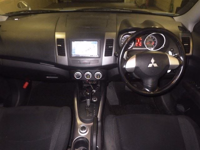 MITSUBISHI OUTLANDER