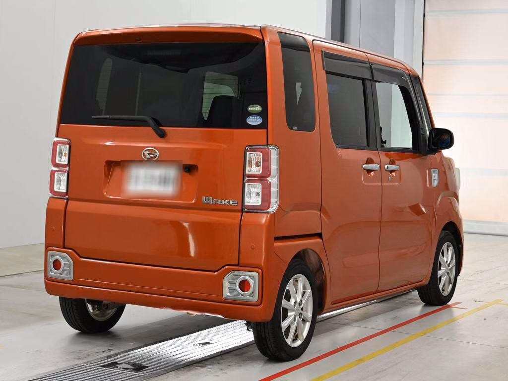 DAIHATSU WAKE