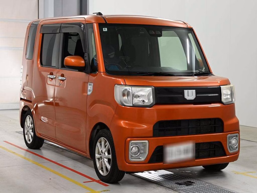 DAIHATSU WAKE