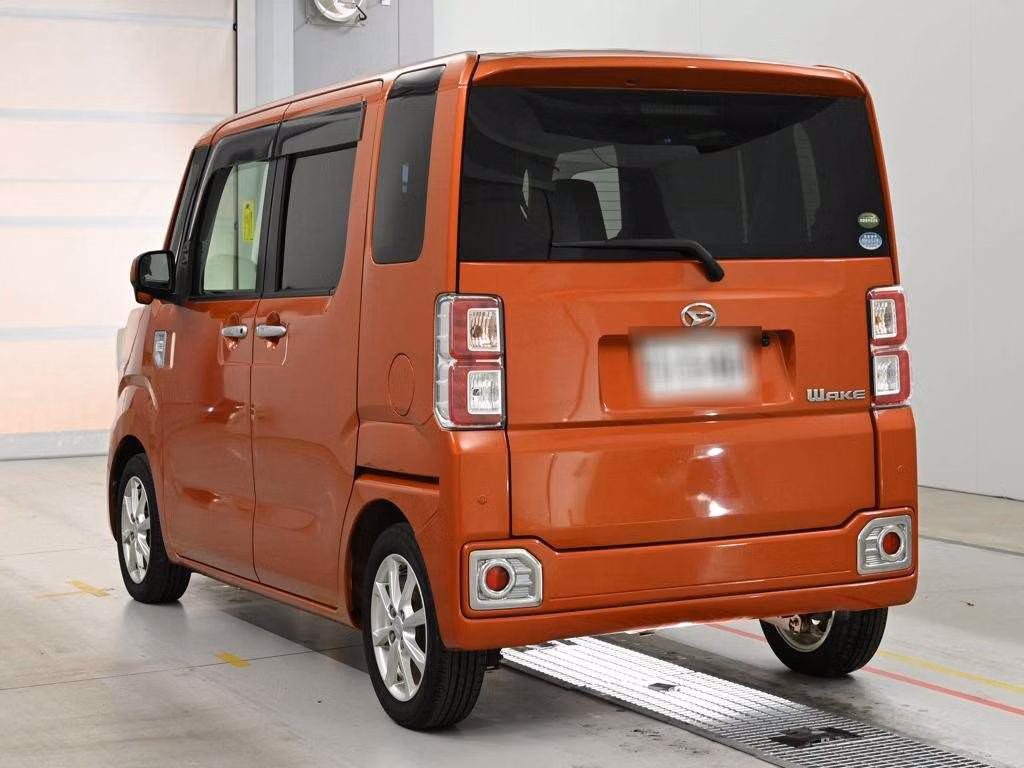 DAIHATSU WAKE
