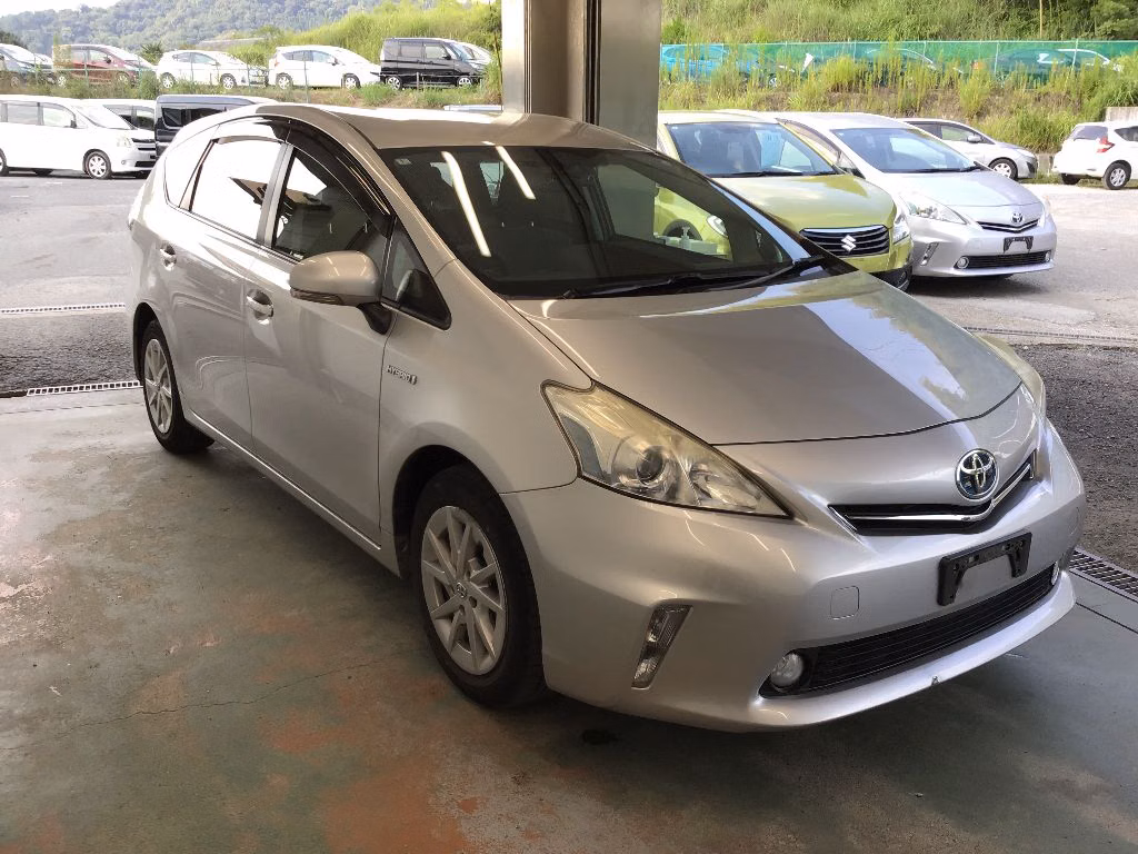 TOYOTA PRIUS ALPHA