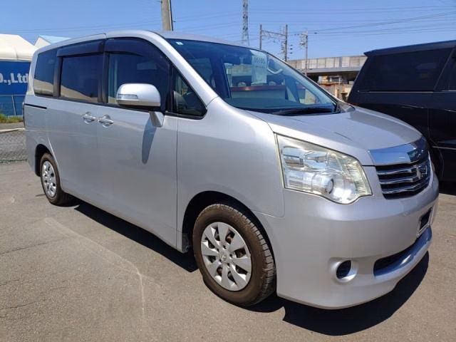 TOYOTA NOAH