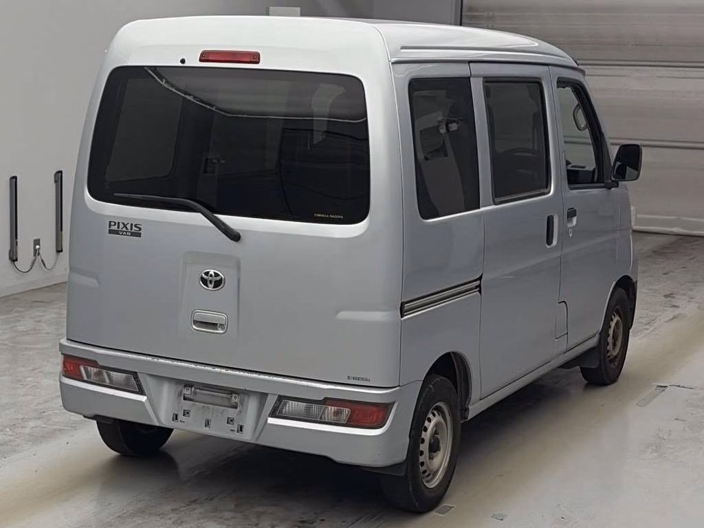 TOYOTA PIXIS VAN