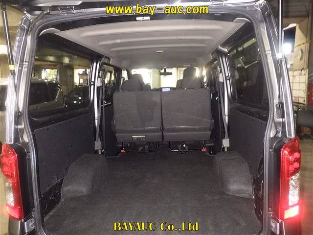 NISSAN NV350 CARAVAN