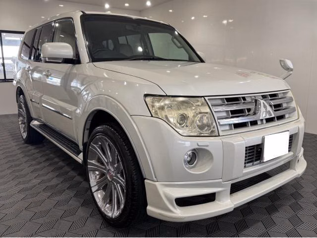 MITSUBISHI PAJERO