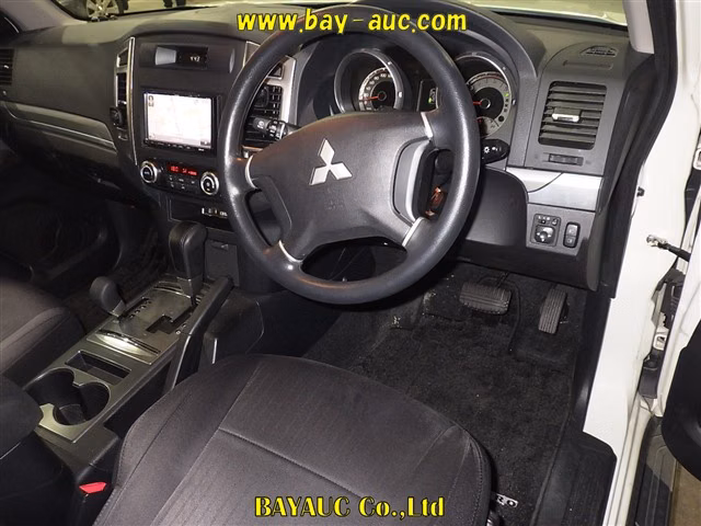 MITSUBISHI PAJERO