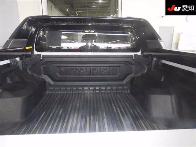 MITSUBISHI TRITON