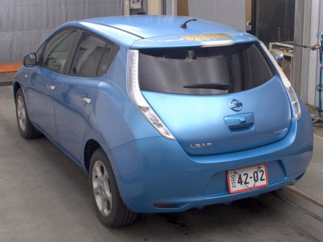 NISSAN LEAF