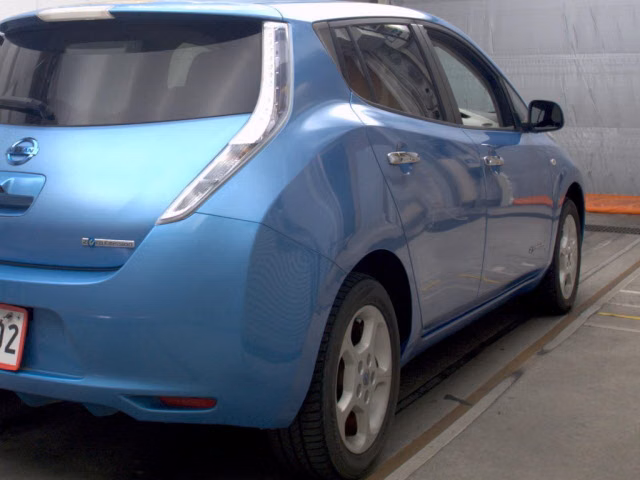NISSAN LEAF