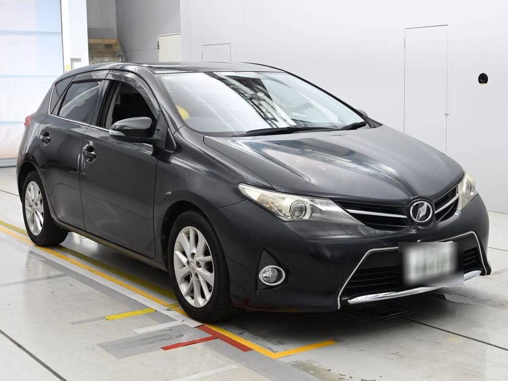 TOYOTA AURIS